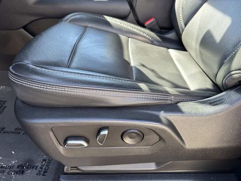 Used 2022 GMC Yukon XL Denali w/ Denali Premium Package image 18