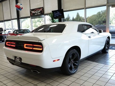 Used 2019 Dodge Challenger SXT image 14