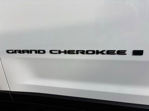 Certified 2023 Jeep Grand Cherokee L Laredo image 11