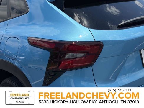 Used 2025 Chevrolet Trax RS w/ Sunroof Package FWD image 12