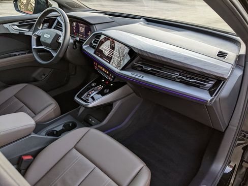 Used 2024 Audi Q4 e-tron Prestige w/ Black Optic Package image 21