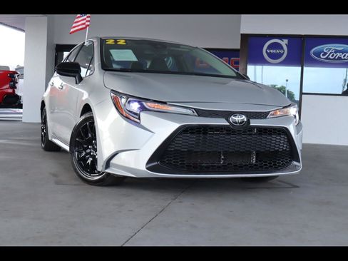 Used 2022 Toyota Corolla LE image 1