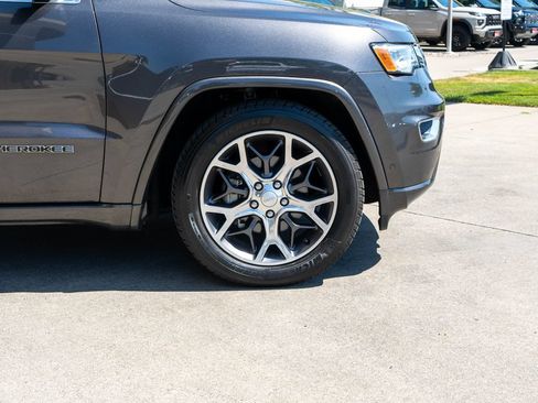 Used 2020 Jeep Grand Cherokee Overland AWD/4WD image 39