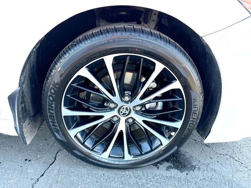 Used 2020 Toyota Camry SE image 10