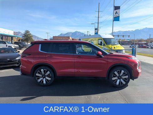 Used 2025 Mitsubishi Outlander SE image 2