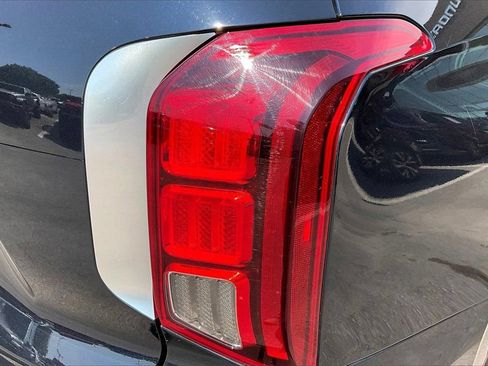 Certified 2025 Hyundai Palisade Limited FWD image 38