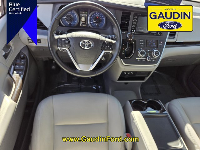 Used 2020 Toyota Sienna XLE w/ XLE Navigation Package FWD image 14