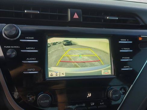Used 2018 Toyota Camry XLE FWD image 18