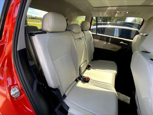 Used 2019 Volkswagen Tiguan SE w/ Panoramic Sunroof Package image 25