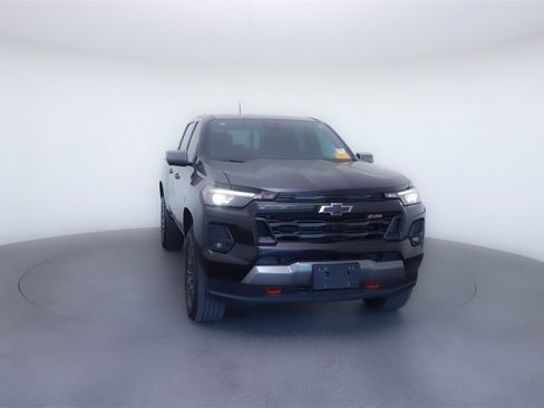 Used 2025 Chevrolet Colorado Z71 w/ Technology Package image 12