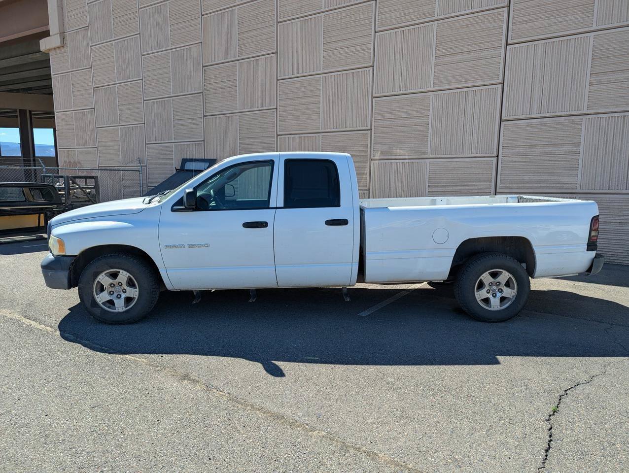 Used 2004 Dodge Ram 1500 Truck ST w/ Trailer Tow Group RWD image 2