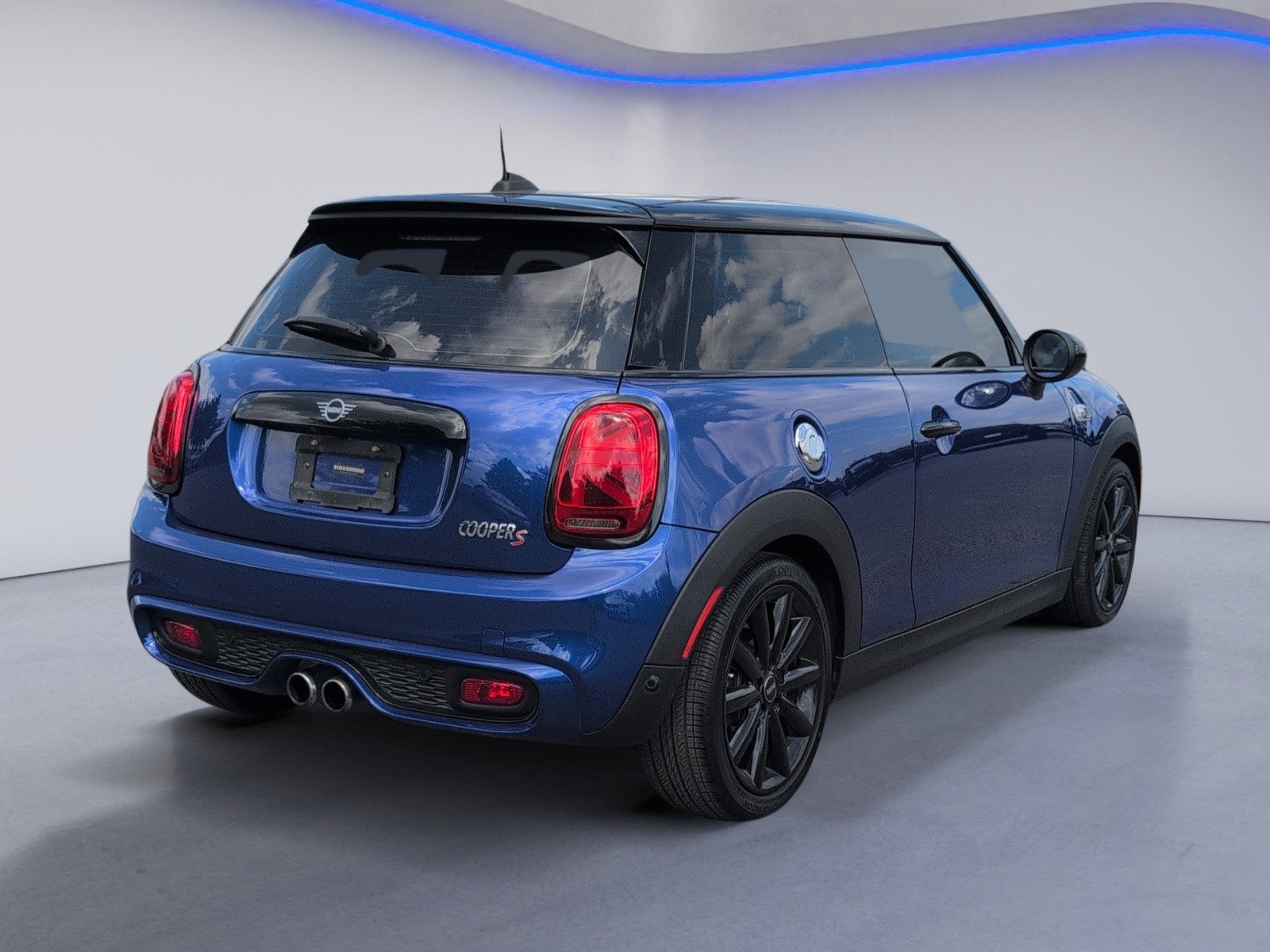 Used 2019 MINI Cooper S w/ Signature Upholstery Package FWD image 3