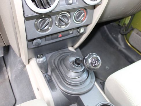 Used 2008 Jeep Wrangler Unlimited Sahara AWD/4WD image 16