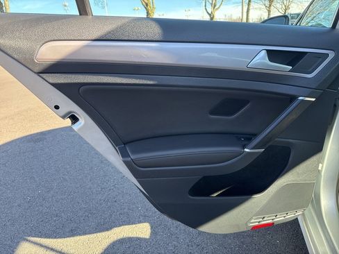 Used 2015 Volkswagen e-Golf SEL Premium image 16