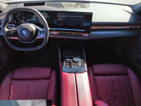 Used 2025 BMW i5 eDrive40i w/ Premium Package image 28