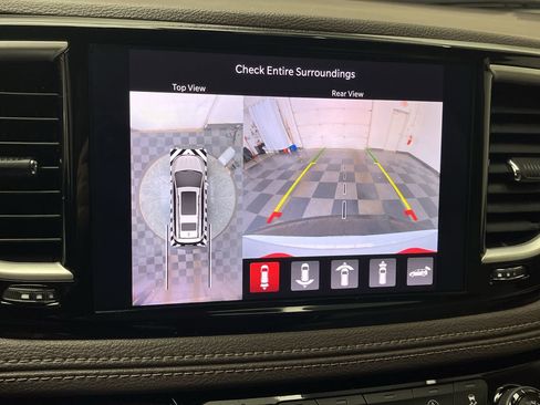 Used 2021 Chrysler Pacifica Touring-L w/ Premium & Safety Sphere Group image 6