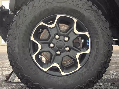 Used 2022 Jeep Wrangler Unlimited Rubicon 4xe w/ Cold Weather Group AWD/4WD image 4