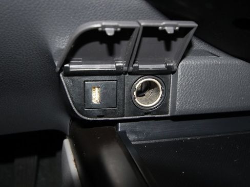 Used 2022 Toyota Camry SE w/ Convenience Package FWD image 17