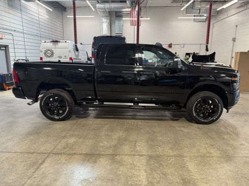 Used 2025 RAM 2500 Big Horn AWD/4WD image 8