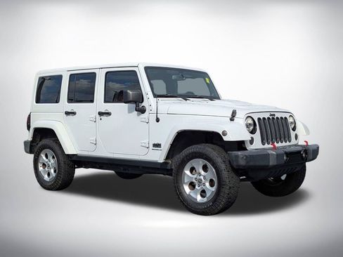 Used 2014 Jeep Wrangler Unlimited Sahara AWD/4WD image 2