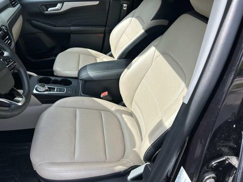 Used 2021 Ford Escape SEL w/ Technology Package FWD image 17