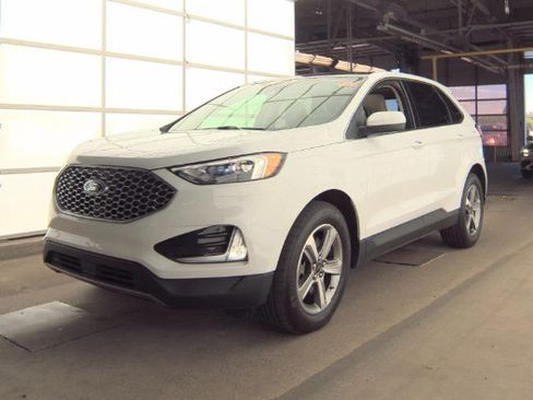 Used 2024 Ford Edge SEL w/ Convenience Package AWD/4WD image 3