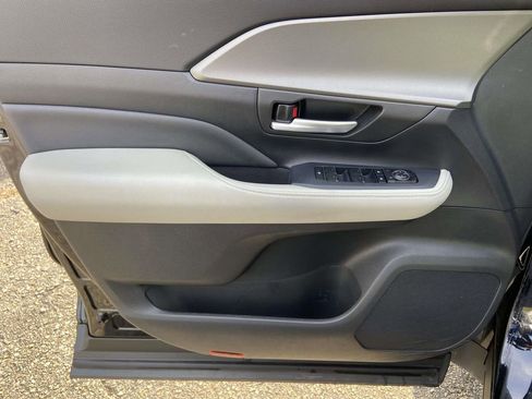 Used 2025 Toyota Grand Highlander LE image 15