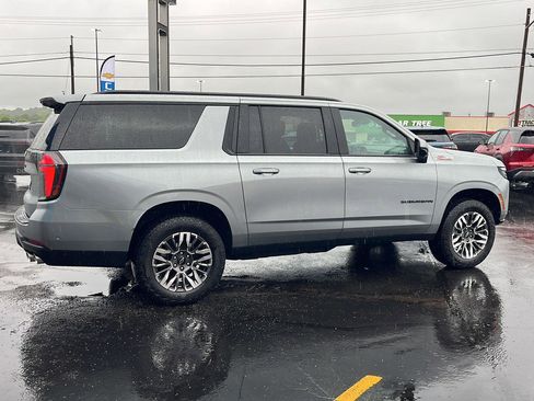 Used 2025 Chevrolet Suburban Z71 AWD/4WD image 6