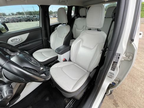 Used 2018 Jeep Renegade Limited w/ UConnect 8.4 Nav Group FWD image 10