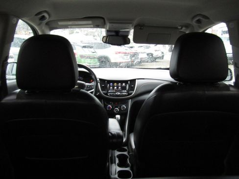 Used 2018 Chevrolet Trax LT w/ Driver Confidence Package image 9