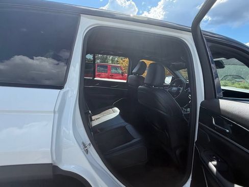 Used 2024 Jeep Grand Cherokee Trailhawk AWD/4WD image 45