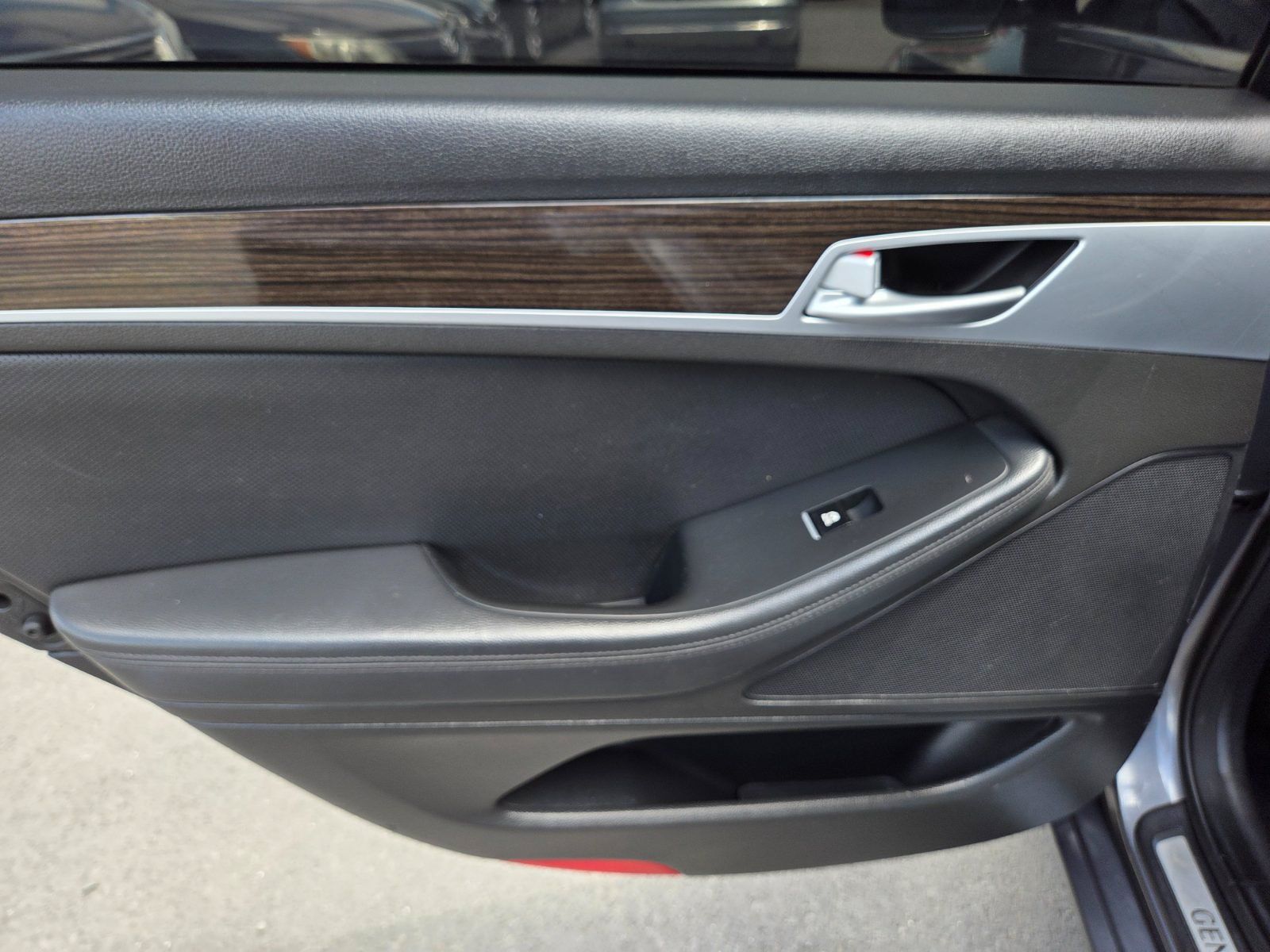 Used 2015 Hyundai Genesis 3.8 RWD image 8
