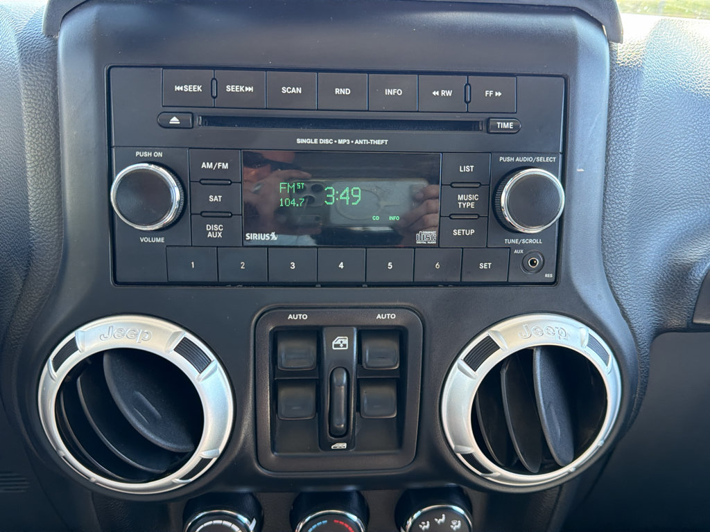 Used 2014 Jeep Wrangler Unlimited Rubicon w/ Max Tow Package AWD/4WD image 19