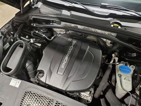 Used 2018 Porsche Macan image 43