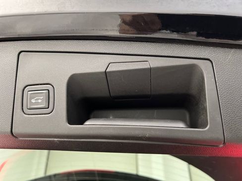 Used 2024 Cadillac XT4 Premium Luxury image 34