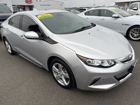 Used 2018 Chevrolet Volt LT w/ Comfort Package image 17