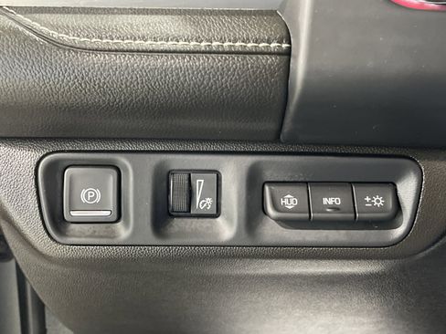 Used 2023 GMC Acadia SLT w/ Elevation Edition image 32