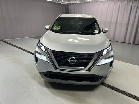 Used 2023 Nissan Rogue SV image 2