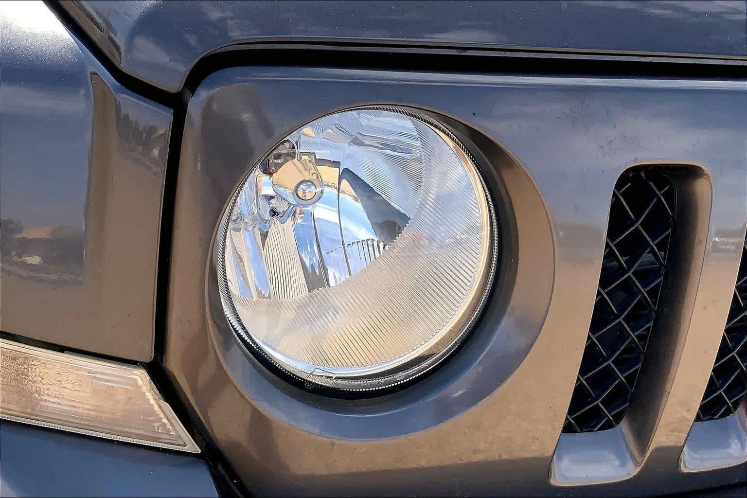 Used 2016 Jeep Patriot High Altitude FWD image 26