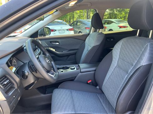 Used 2023 Nissan Rogue SV image 22