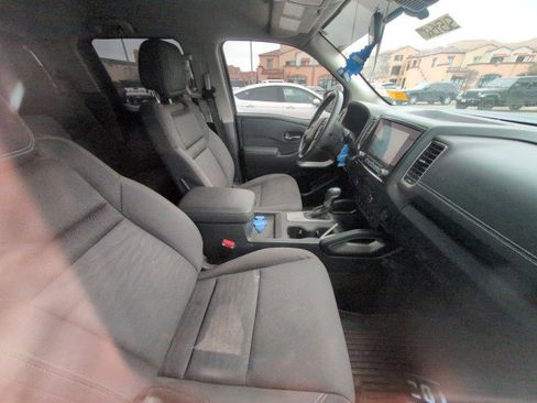 Used 2022 Nissan Frontier SV image 4