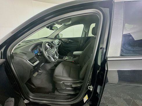 Used 2024 GMC Terrain SLE image 13