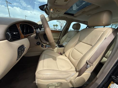 Used 2005 Jaguar XJ8 image 12