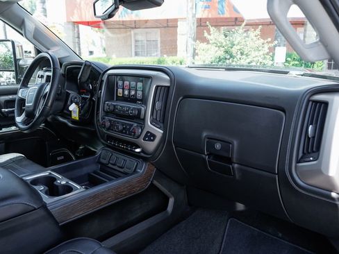 Used 2017 GMC Sierra 2500 Denali w/ Duramax Plus Package AWD/4WD image 38