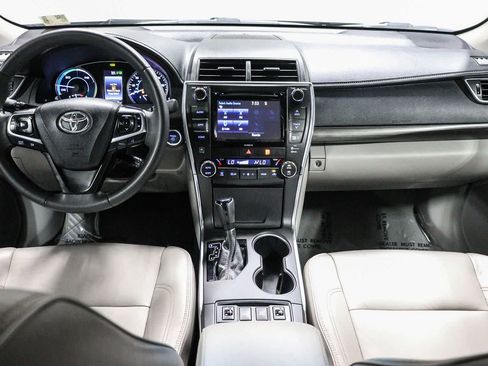 Certified 2017 Toyota Camry XLE w/ Moonroof Package FWD image 16
