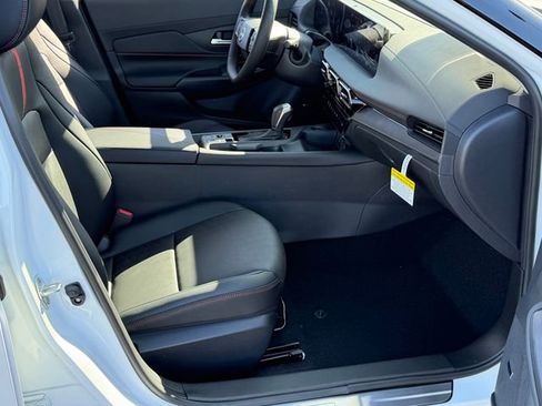 New 2026 Nissan Sentra SR FWD image 25