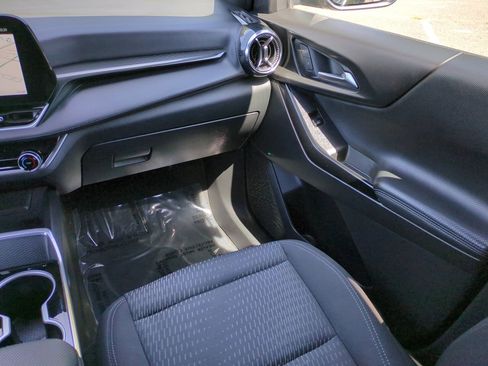 Used 2025 Chevrolet Equinox LT FWD image 17