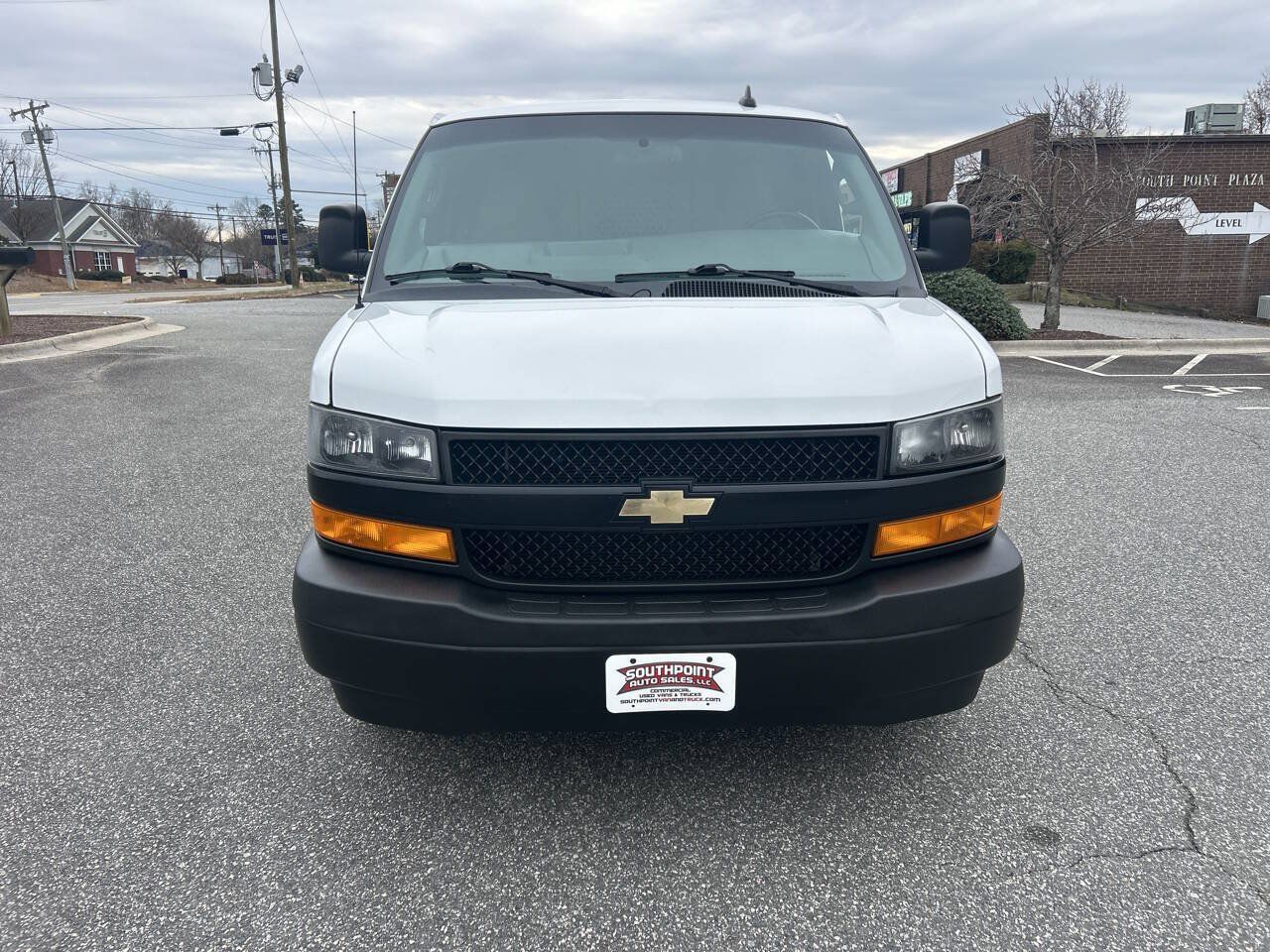 Used 2020 Chevrolet Express 2500 w/ Driver Convenience Package RWD image 4