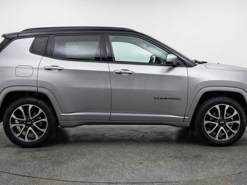Used 2025 Jeep Compass Trailhawk image 11