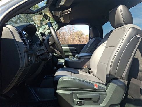 Used 2024 RAM 2500 Tradesman w/ Chrome Appearance Group image 11